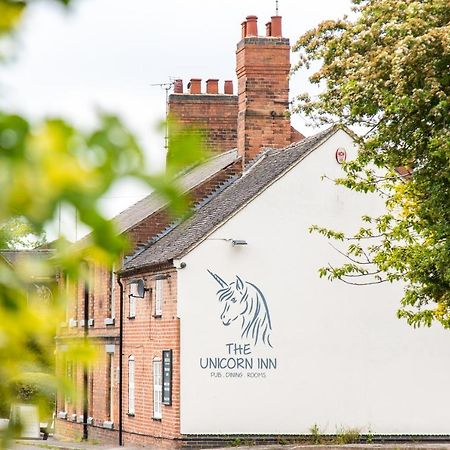 The Unicorn Inn Newton Solney エクステリア 写真