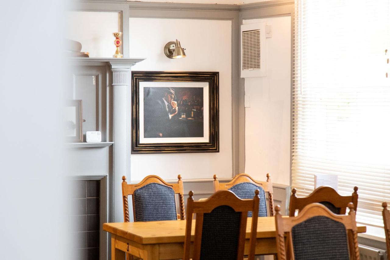 The Unicorn Inn Newton Solney エクステリア 写真