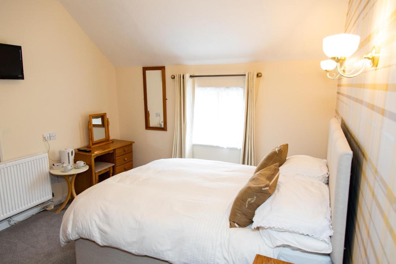The Unicorn Inn Newton Solney エクステリア 写真
