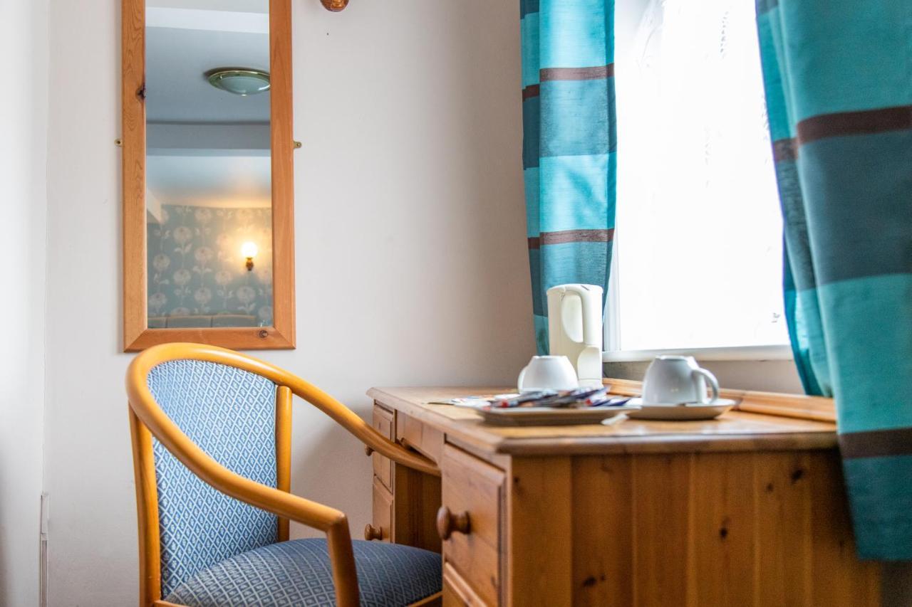 The Unicorn Inn Newton Solney エクステリア 写真