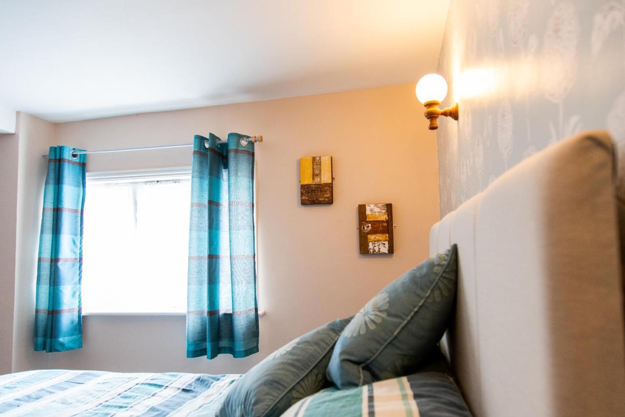 The Unicorn Inn Newton Solney エクステリア 写真