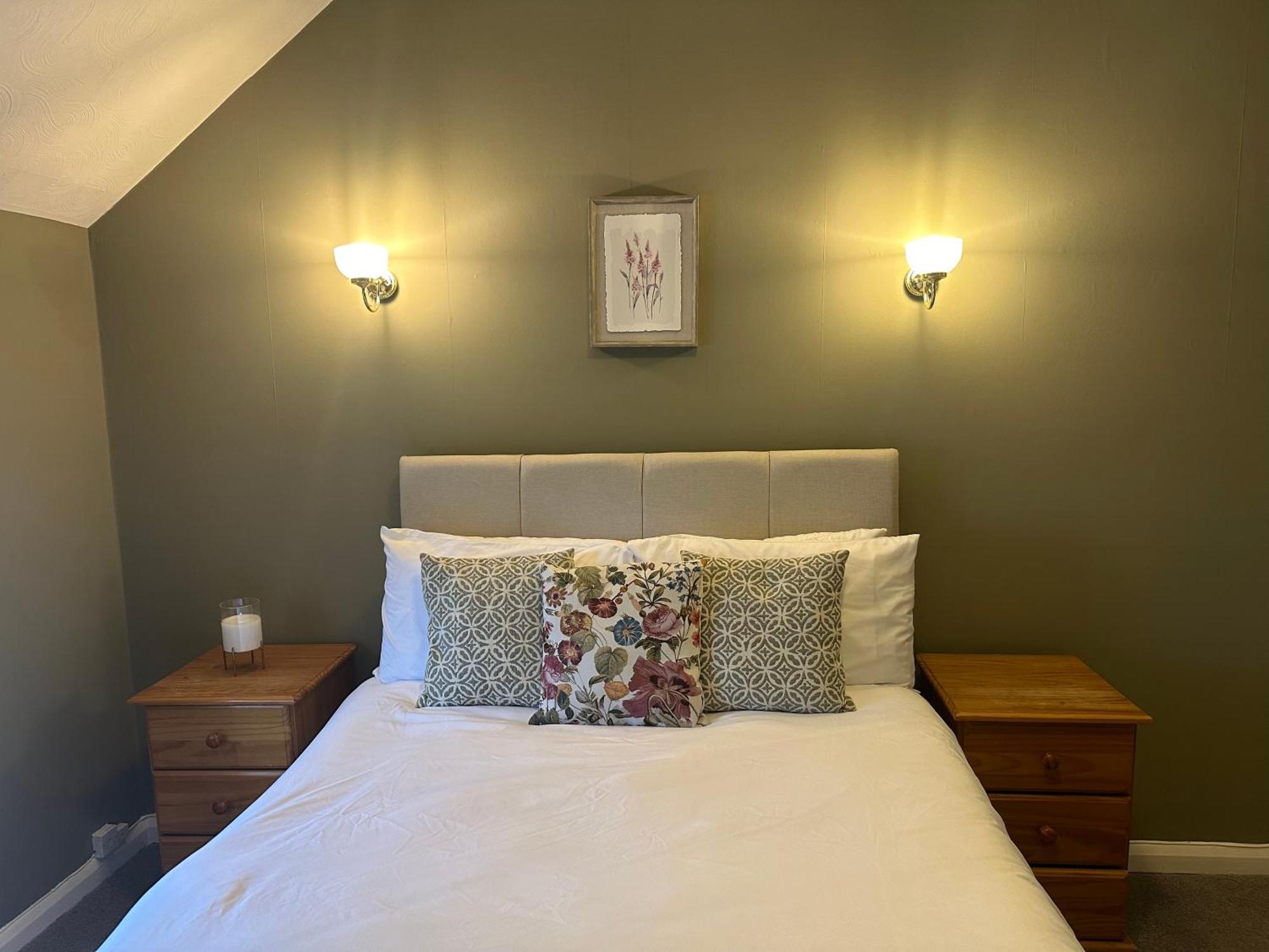 The Unicorn Inn Newton Solney エクステリア 写真