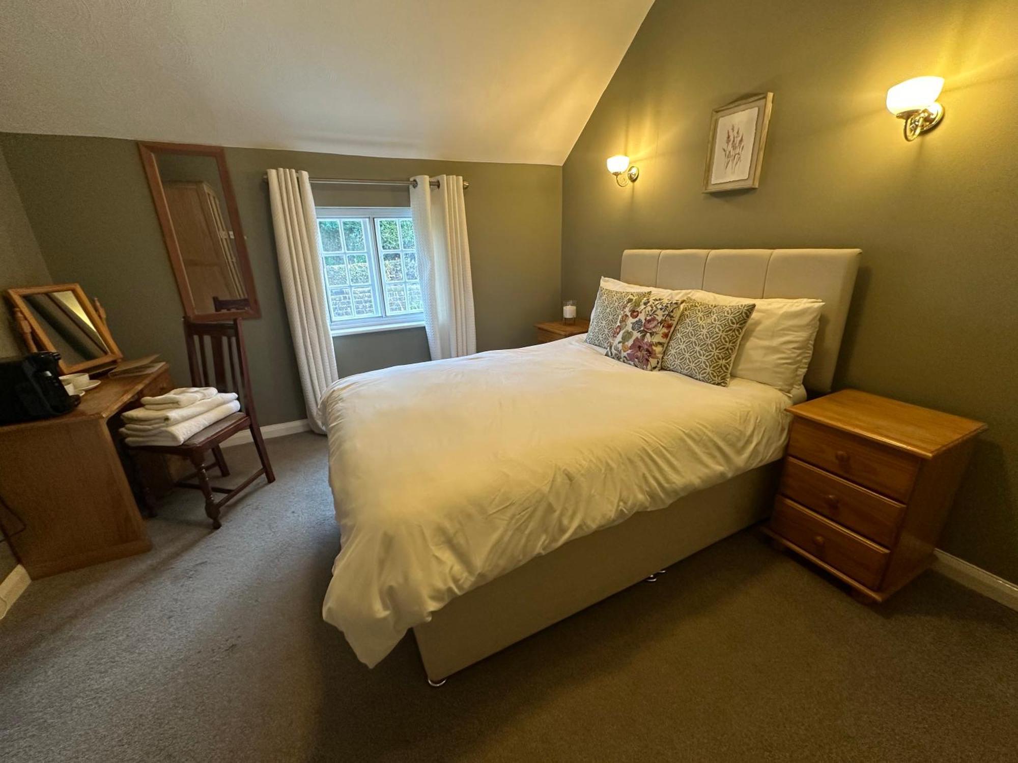 The Unicorn Inn Newton Solney エクステリア 写真