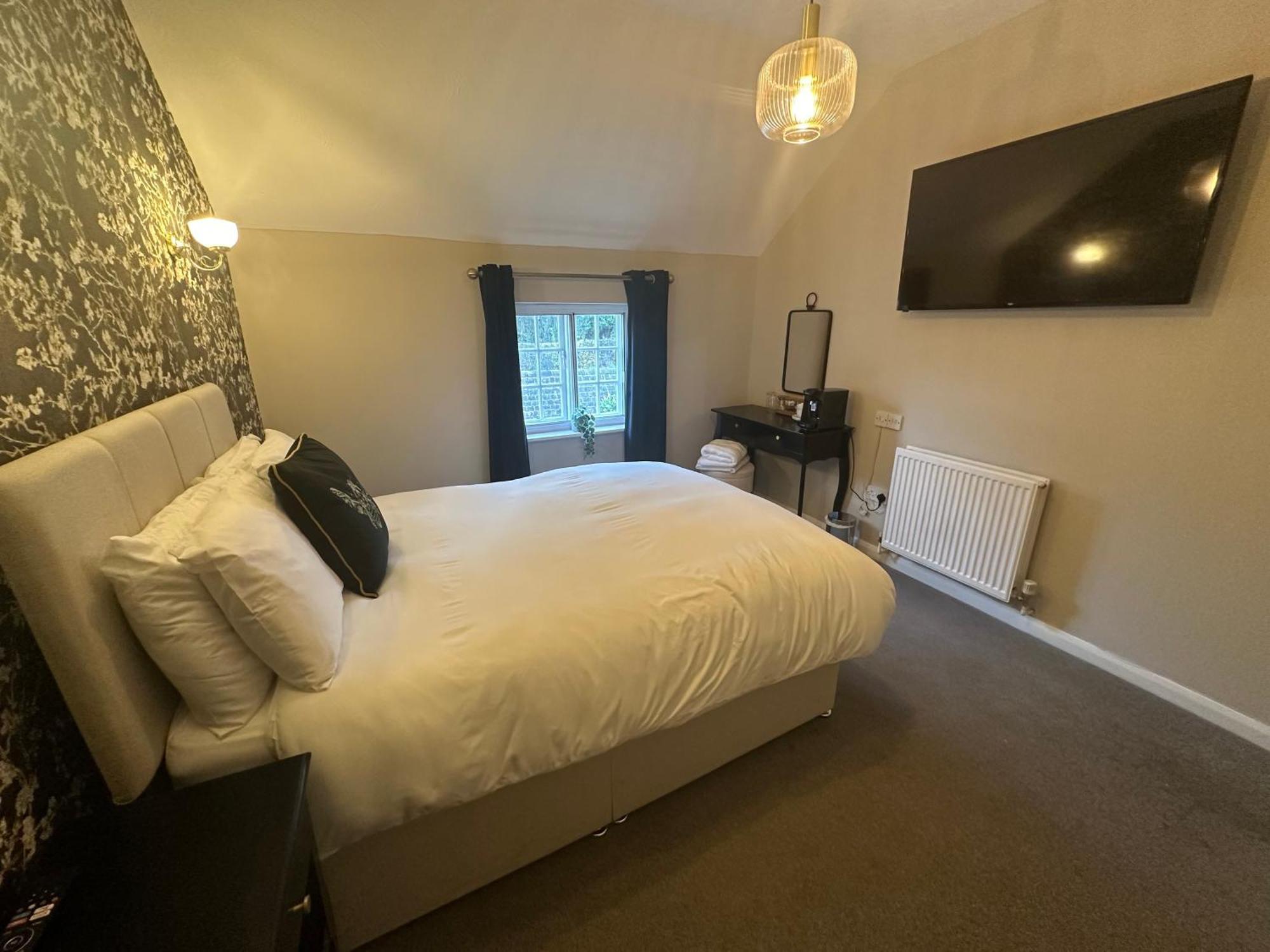 The Unicorn Inn Newton Solney エクステリア 写真