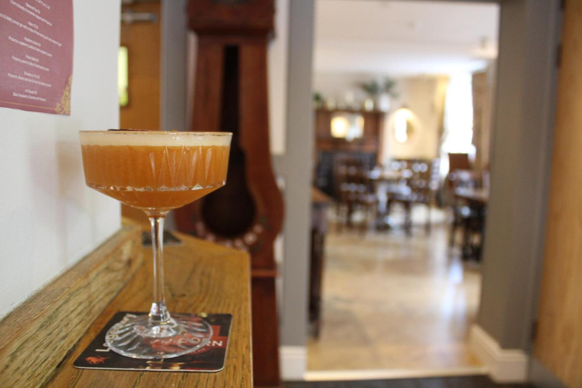 The Unicorn Inn Newton Solney エクステリア 写真