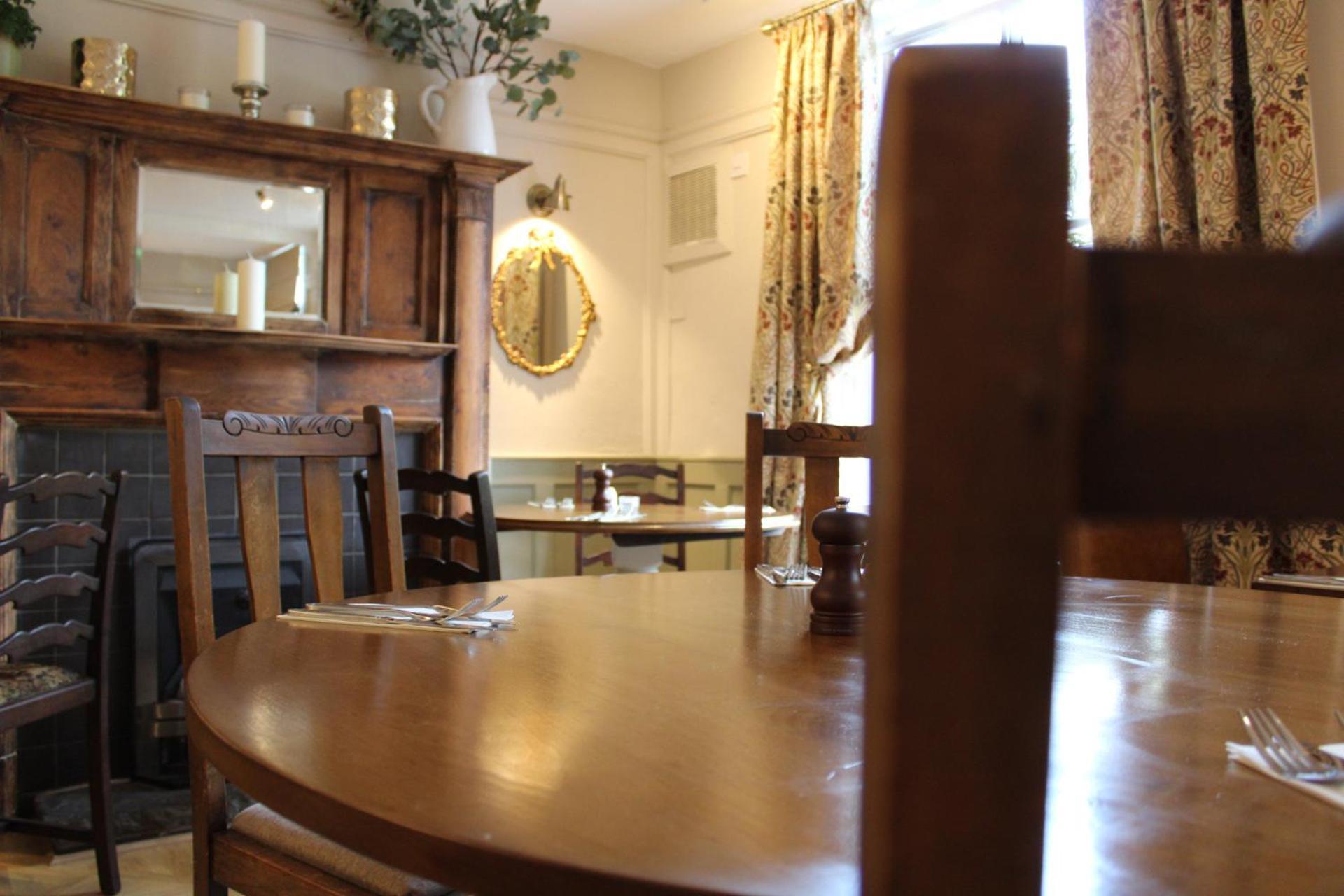 The Unicorn Inn Newton Solney エクステリア 写真