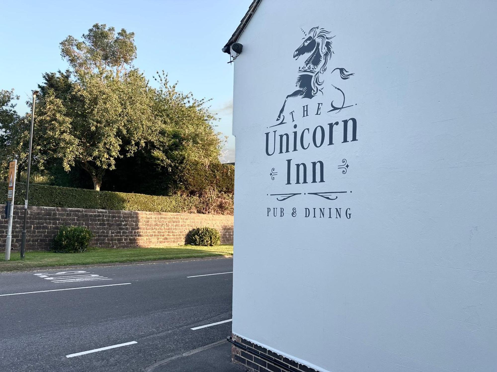 The Unicorn Inn Newton Solney エクステリア 写真